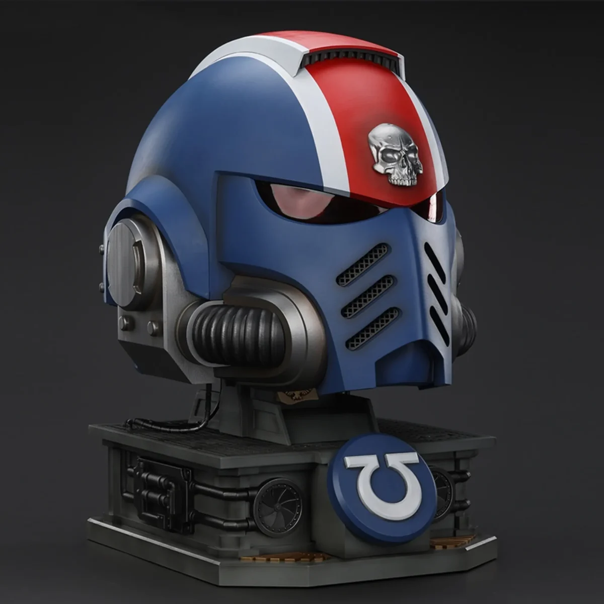 [ETA: 12/2025] (PRE-ORDER - WITH DISPLAY STAND) JOYTOY JT01741 Ultramarines Lieutenant Titus' MKX Helmet - Image 1
